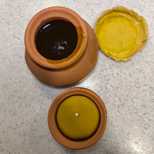 Свечка и мёд в горшочке